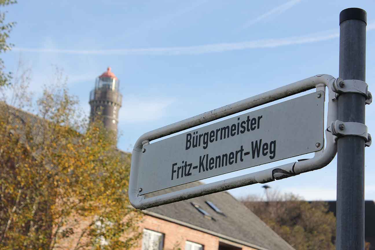 „Bürgermeister Fritz-Klennert-Weg“-Schild, Borkum, 31.10.2022